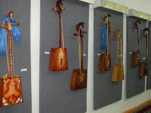 Морин хуураар ганц хоёр тоглож дүгнэх нь өрөөсгөл